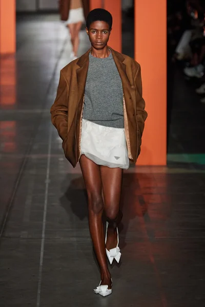 Look 3